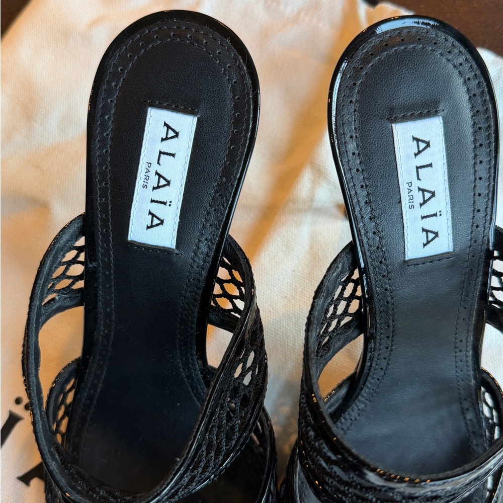 🖤Alaia🖤Le Coeur 90MM Patent Leather & Mesh Mules - Picture 10 of 11